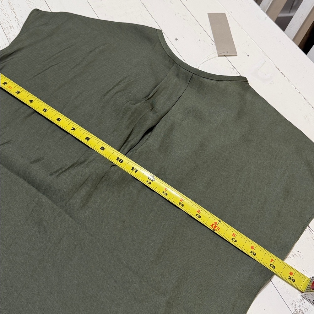 Banana republic sm sage Green Women's sleeveless Top NWT - Picture 8 of 10